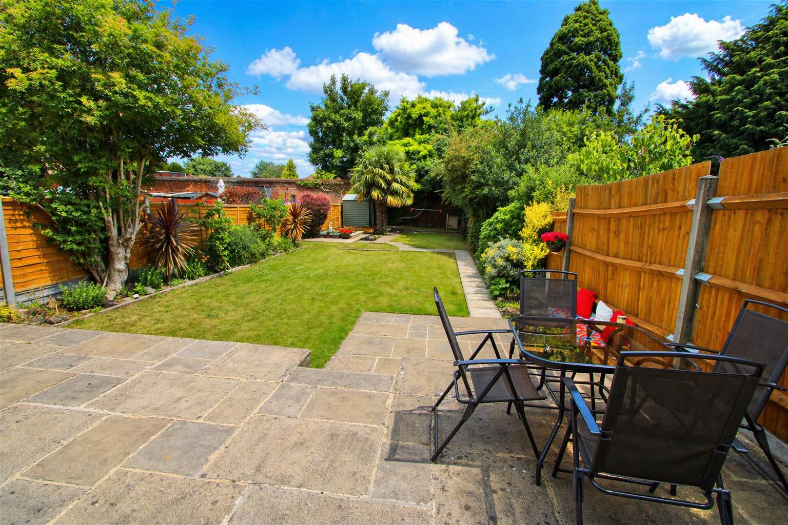 Tritton Avenue, Beddington